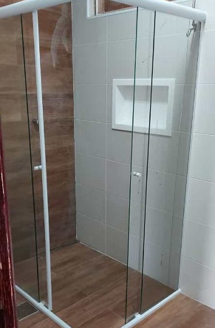 Vidro temperado é 5 vezes mais resistente que o comum