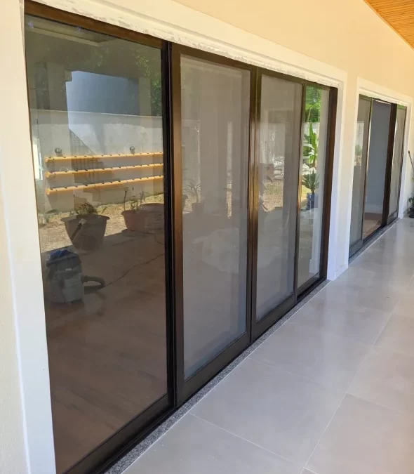 Quais os benefícios da divisória de vidro?