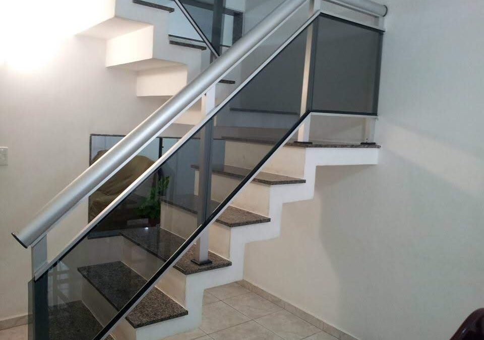 Corrimão de alumínio: Tudo o que você precisa saber