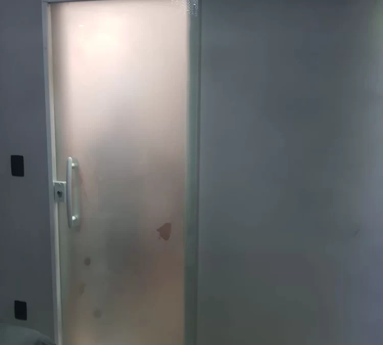 O que saber antes de comprar portas de vidro de correr?